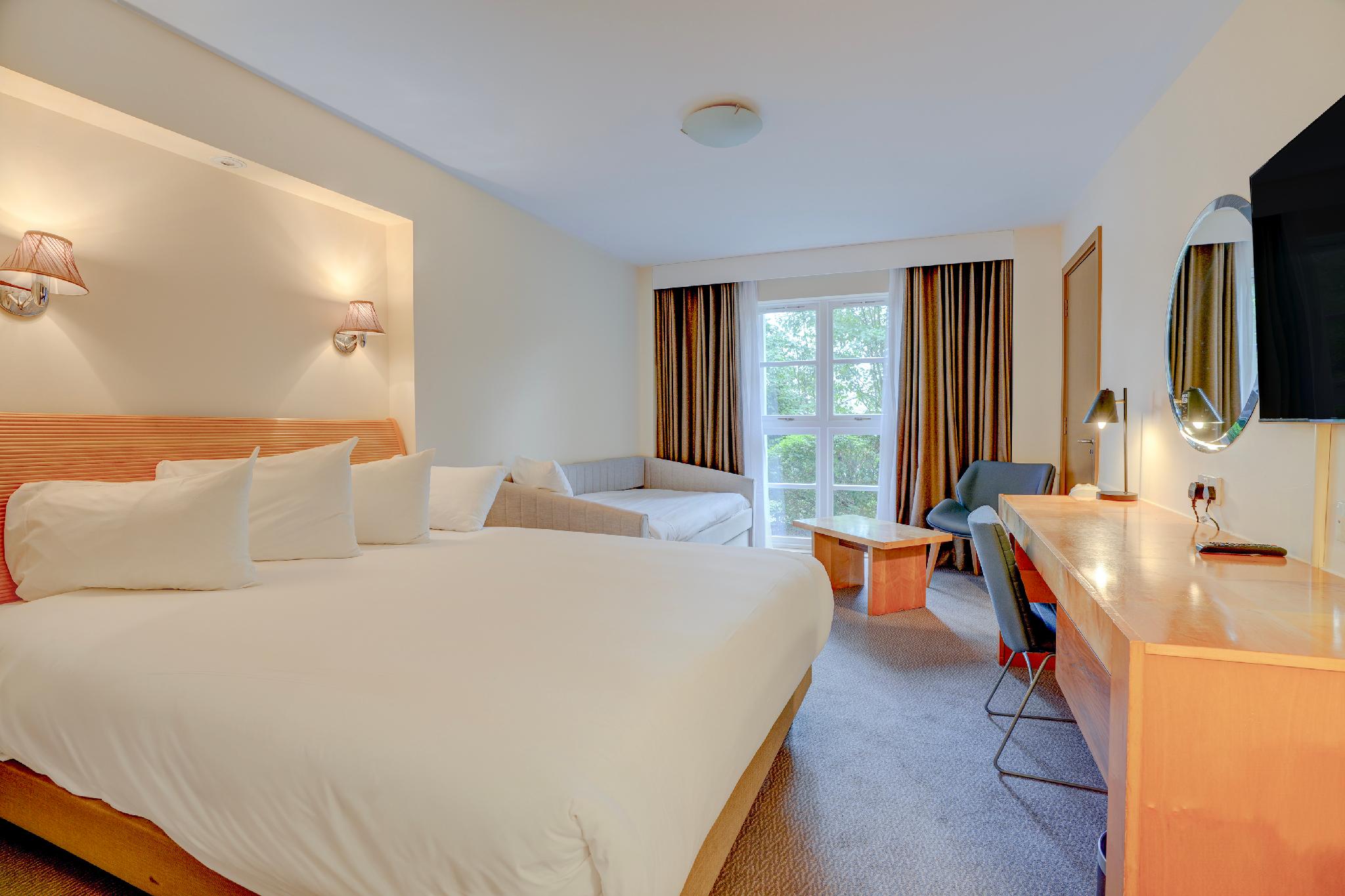 3 Rooms, Family, 1 Double and 1 Single Bed