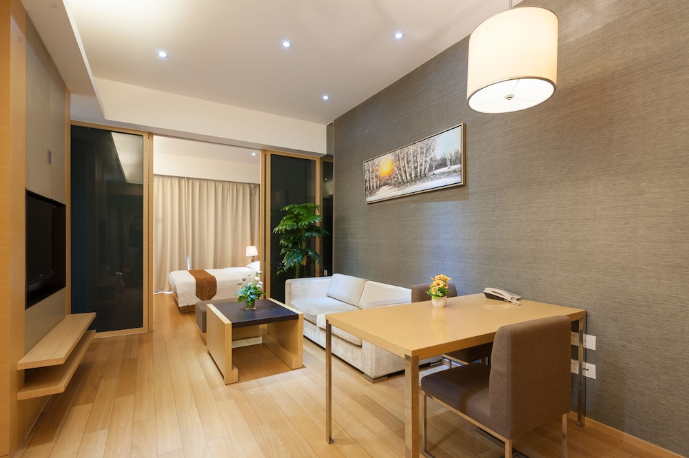 Yicheng Apartment Poly World Center 45/59