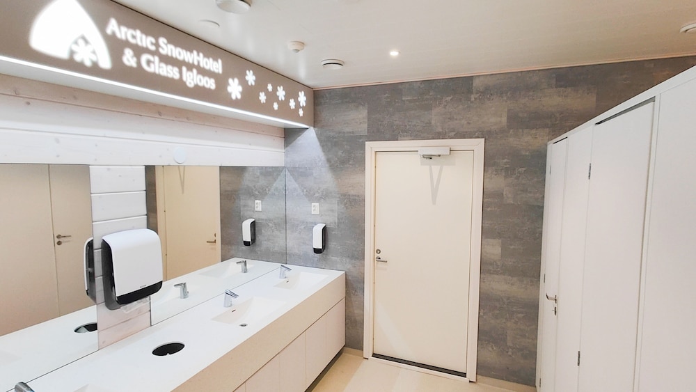 جناح عائلي بسريرين كوين