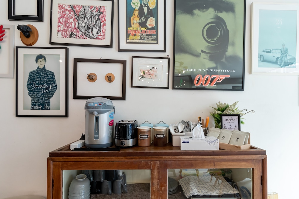 The Secret Service Bed And Breakfast 5/36