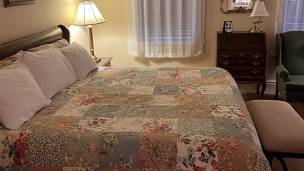 Bird in Hand Village Inn Suite 13/64