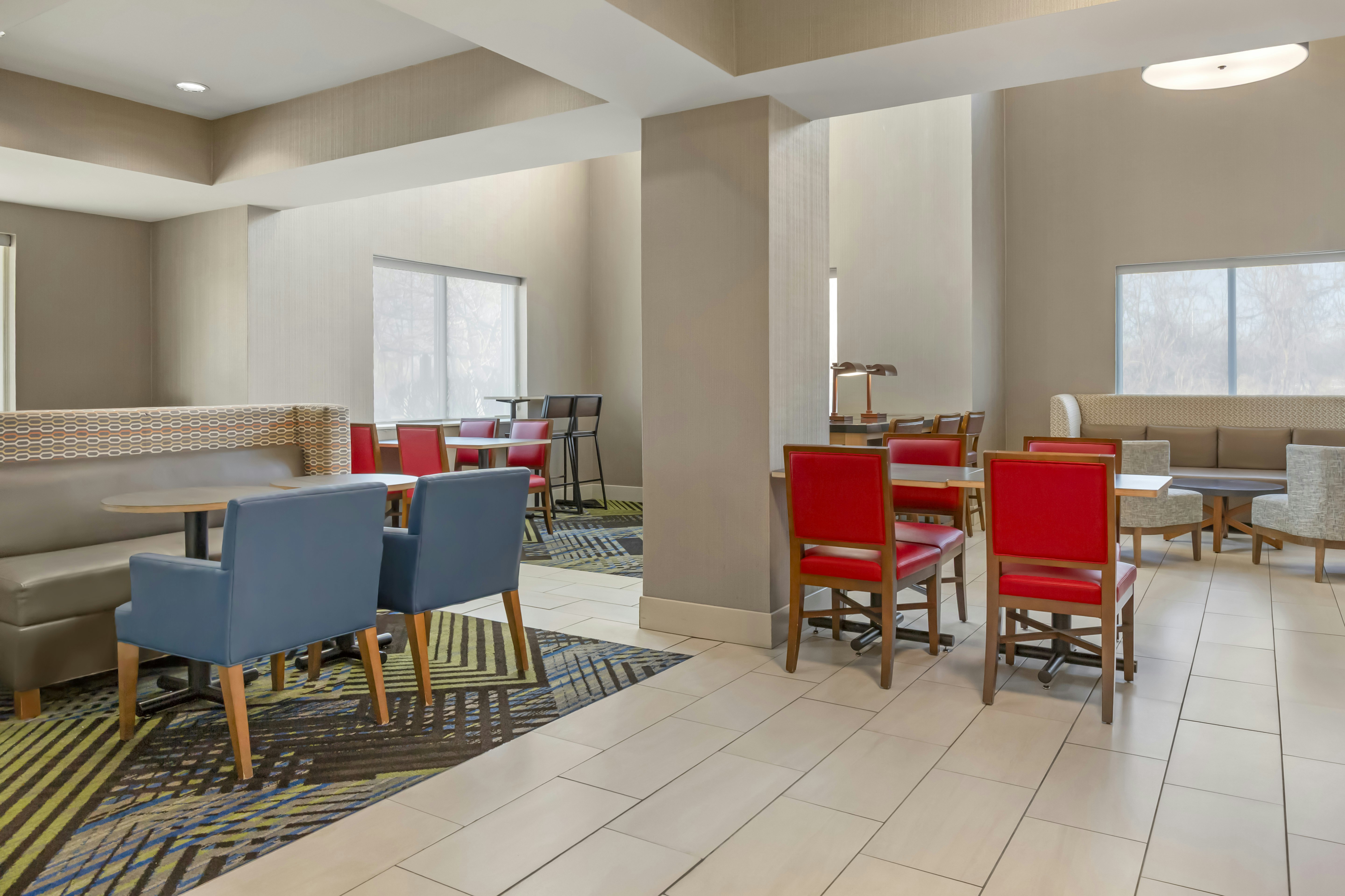 Holiday Inn Express & Suites Louisville South-Hillview, an IHG Hotel 53/55