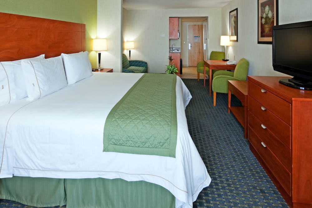 Holiday Inn Express Hotel and Suites Toluca Zona Aeropuerto 34/72