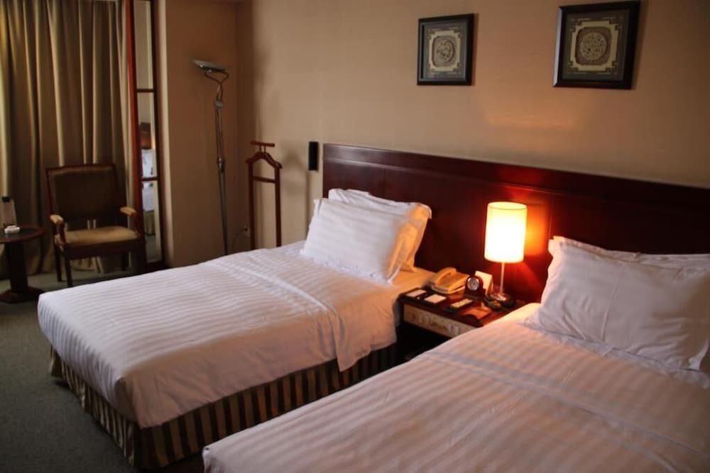 Rosedale Hotel And Suites 13/38