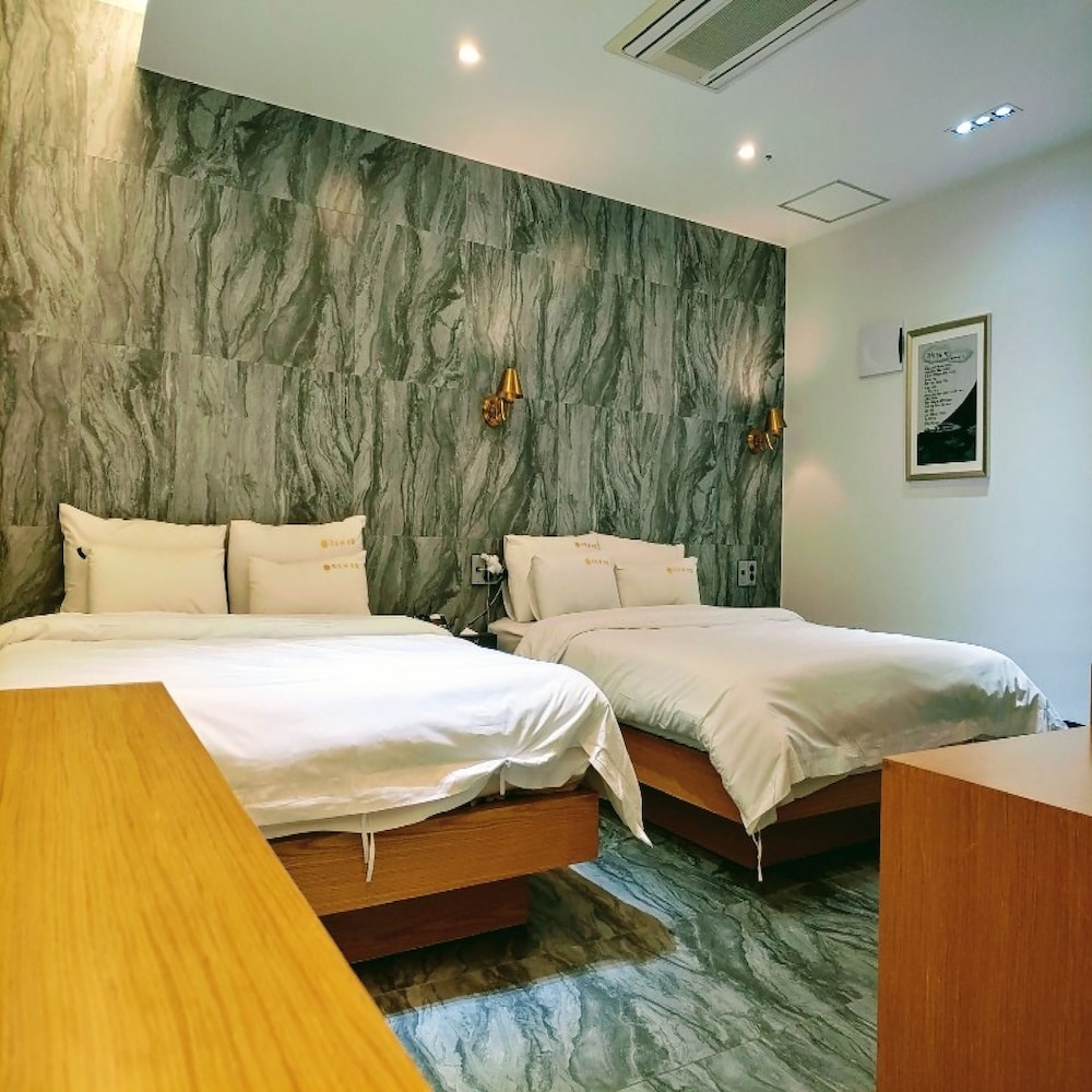 Gukje Business Hotel 10/31