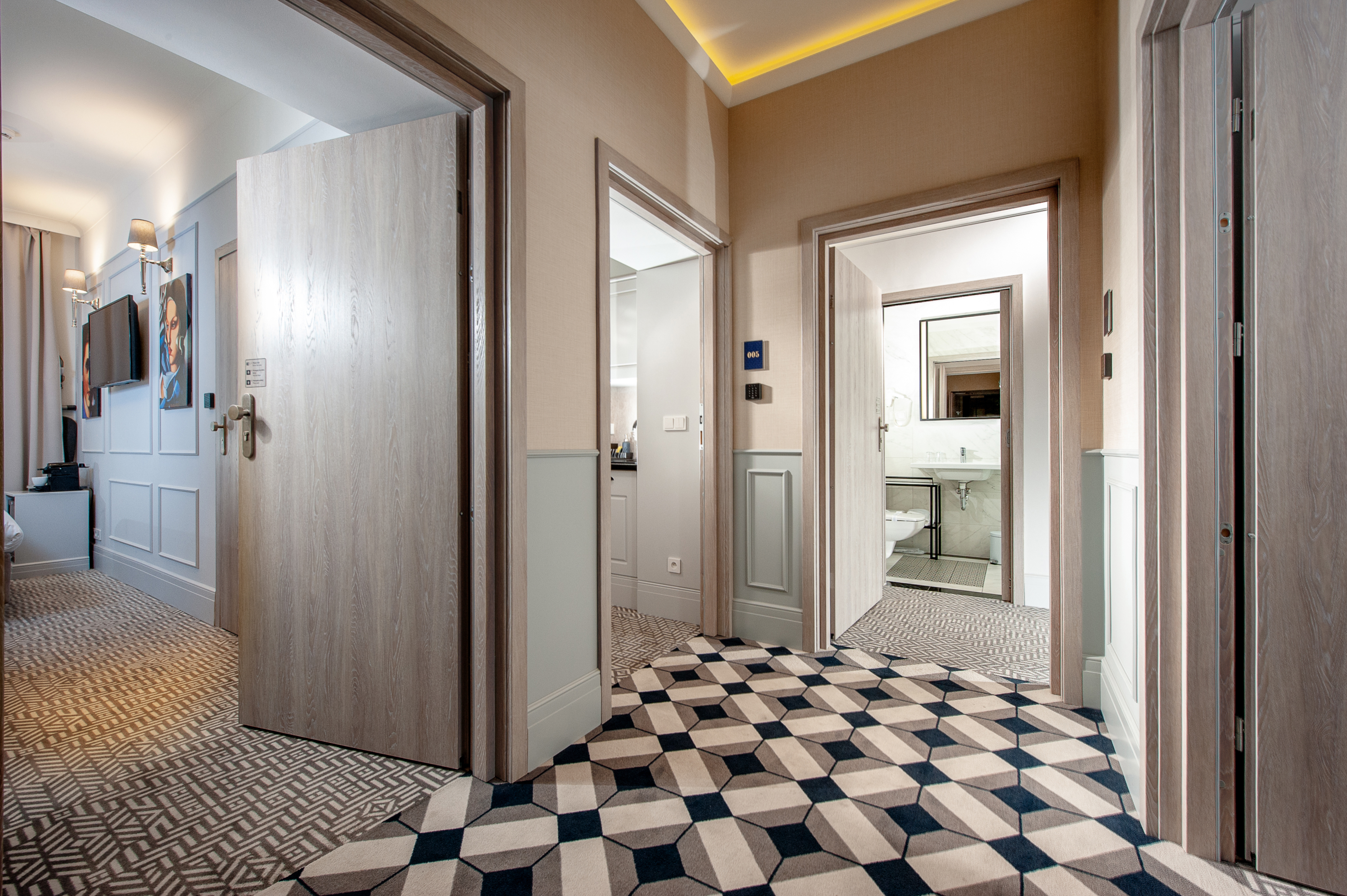 Boutique, Family, Apartment