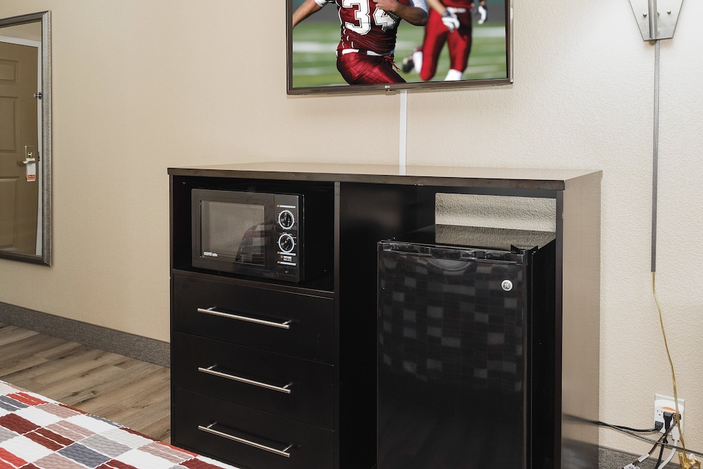 Red Roof Inn and Suites Macon photo4