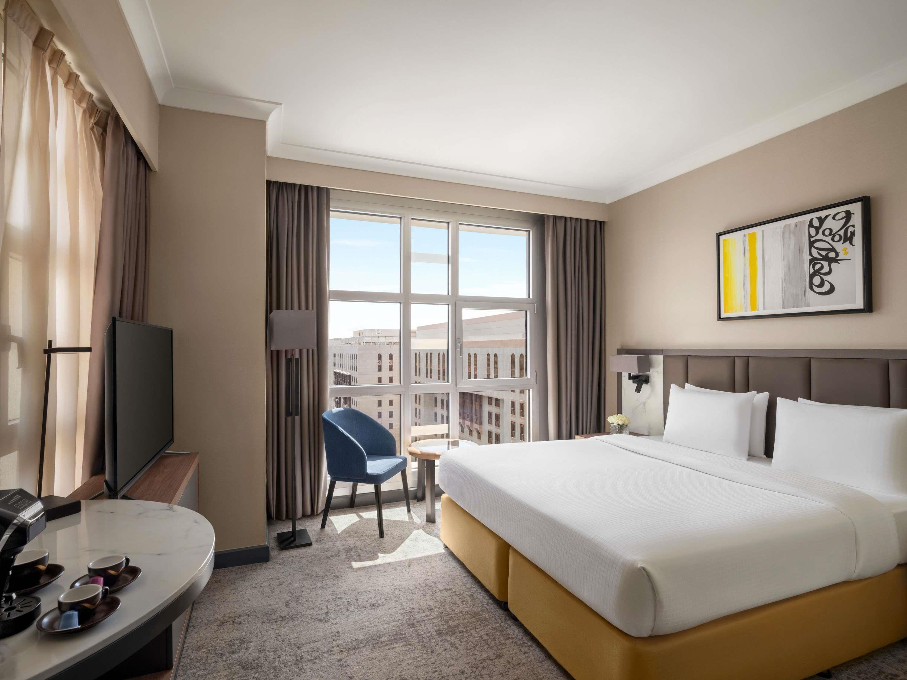 Classic, King Bed, City or Courtyard View