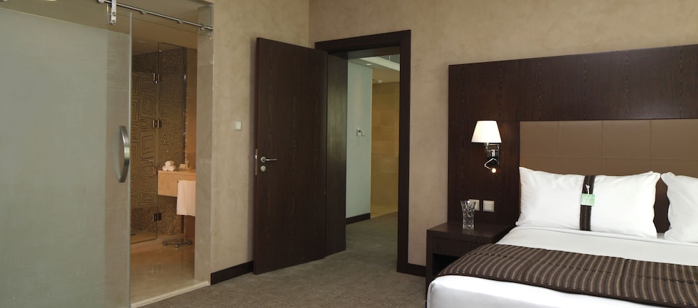 SUITE, KING BED, LIVING AREA