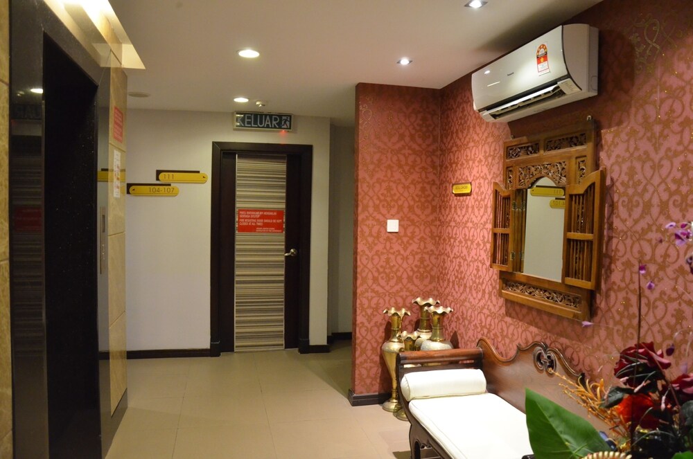 Super OYO 985 Hotel Nur 20/22