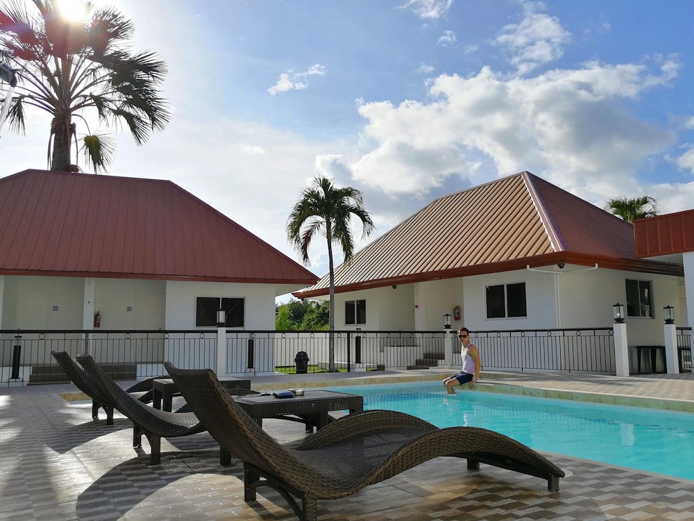 Heartland Hotel Service Rooms And Apartments 33/48