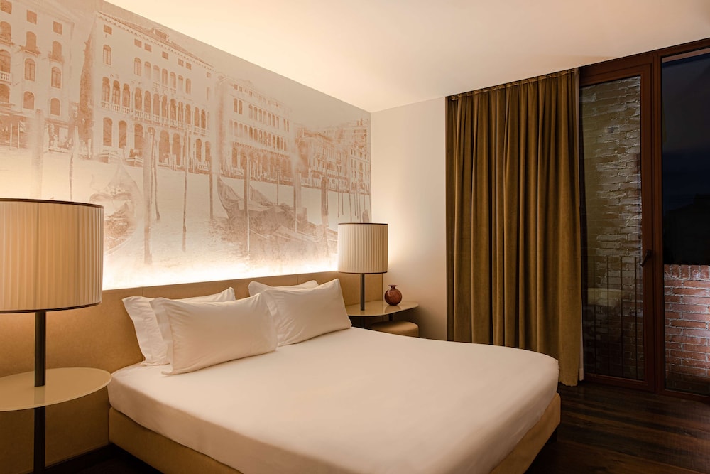 Hyatt Centric Murano Venice 16/70