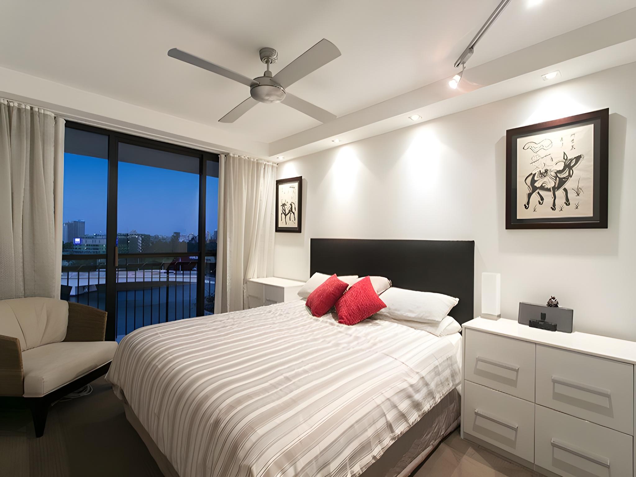 Studio, Queen Bed