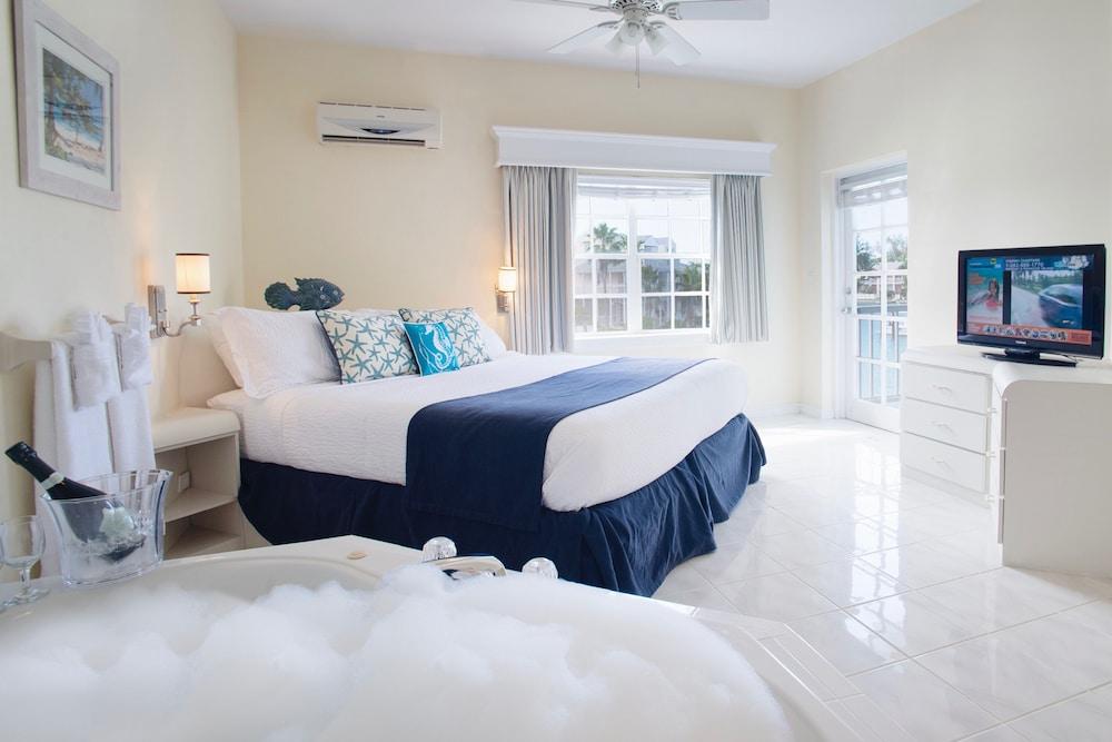 DELUXE, SUITE, KING BED, SOFA, KITCHEN