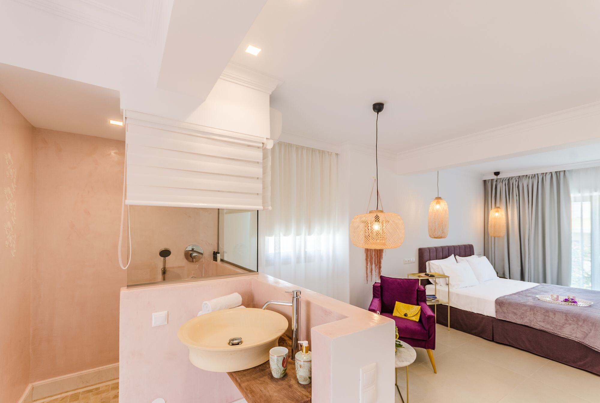 DELUXE, DOUBLE BED