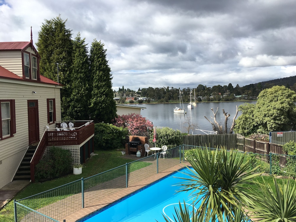 Waterfront Lodge Motel 59/70