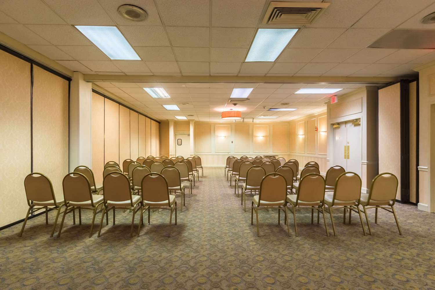 Quality Inn and Suites Conference Center West Chester 39/41