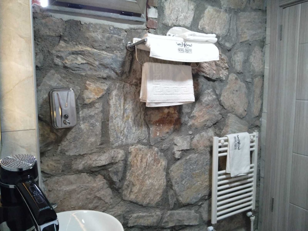 Hotel Rezve 24/25