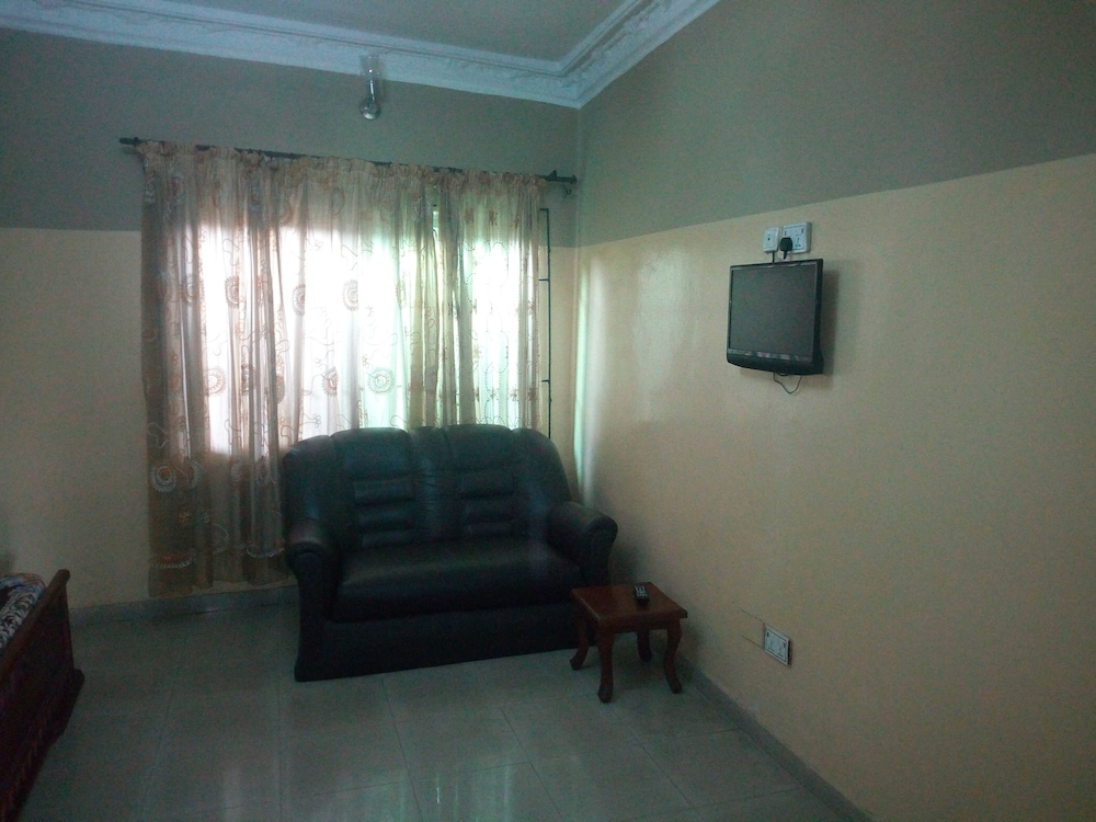 Sylvia's Place 16/19