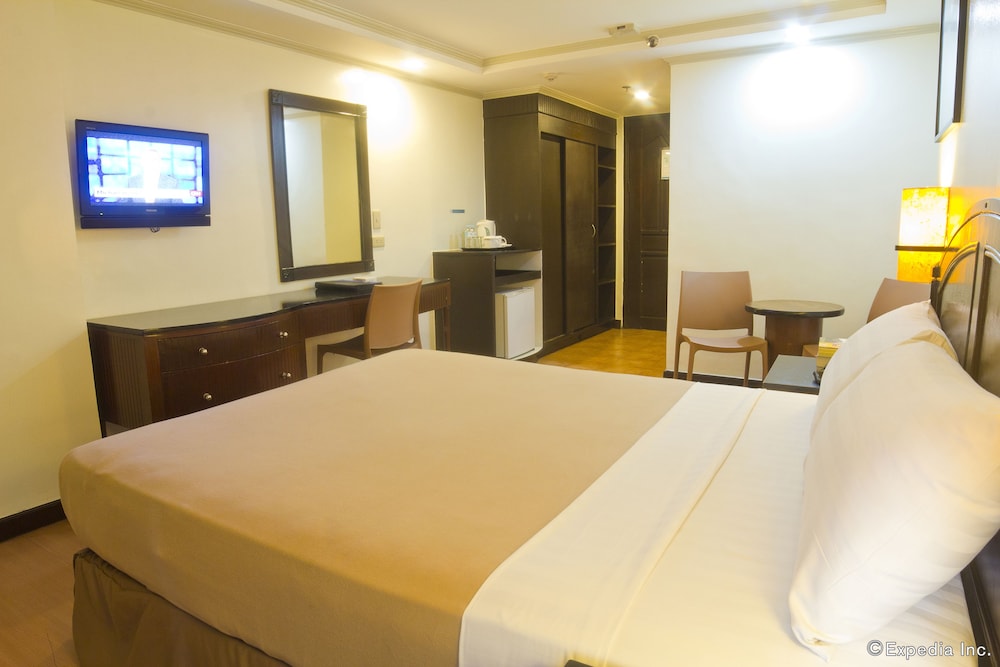 Fersal Hotel Neptune Makati 29/65