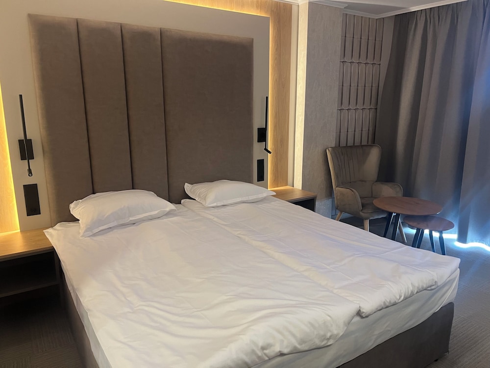 Hotel Luxor 10/50