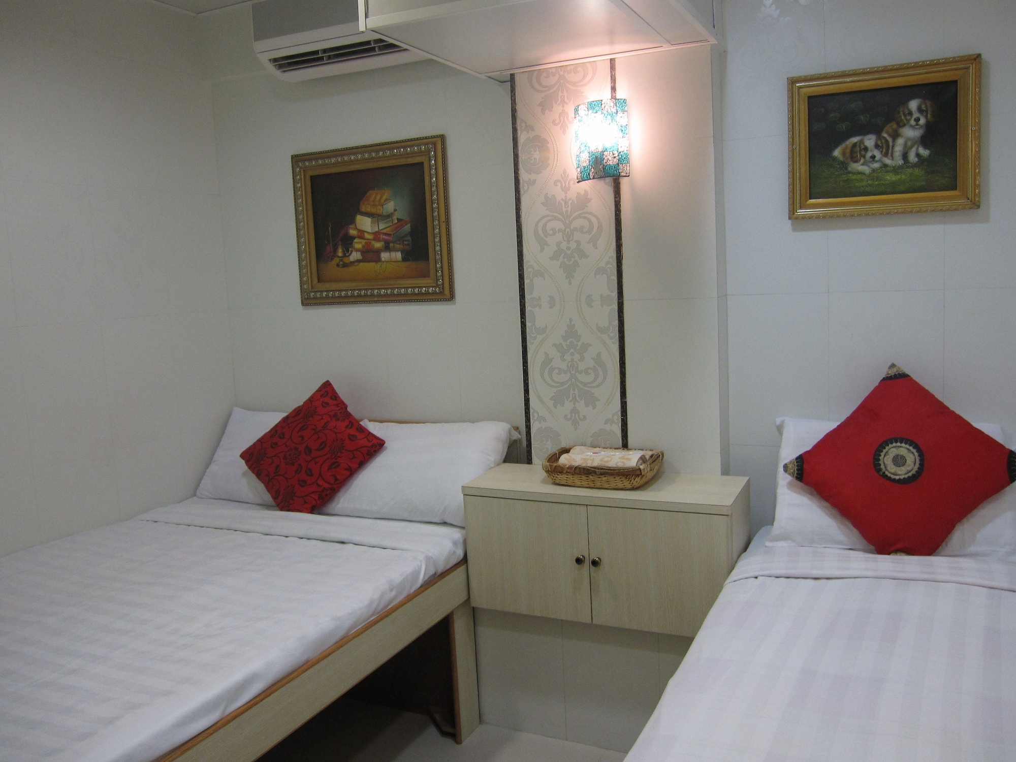 ROOM, TRIPLE