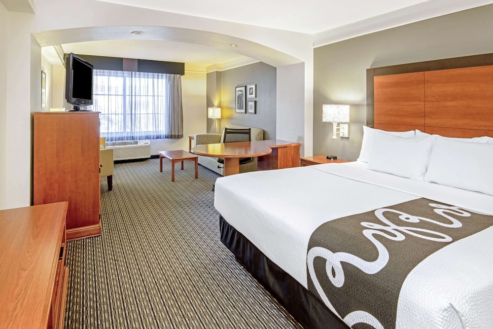 La Quinta Inn & Suites by Wyndham San Antonio Airport 22/63