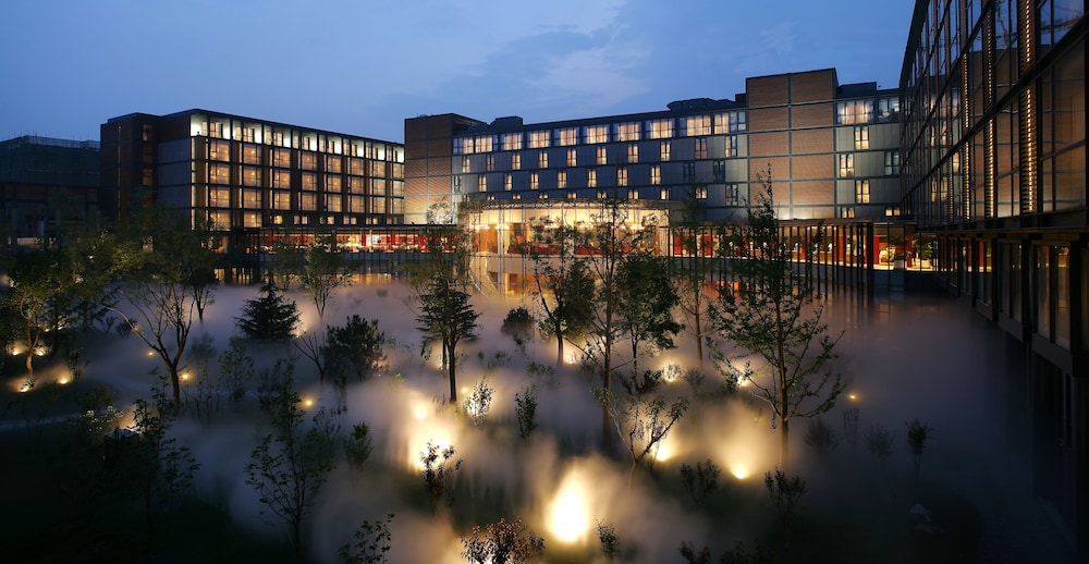 The Lakeview Hotel 23/25