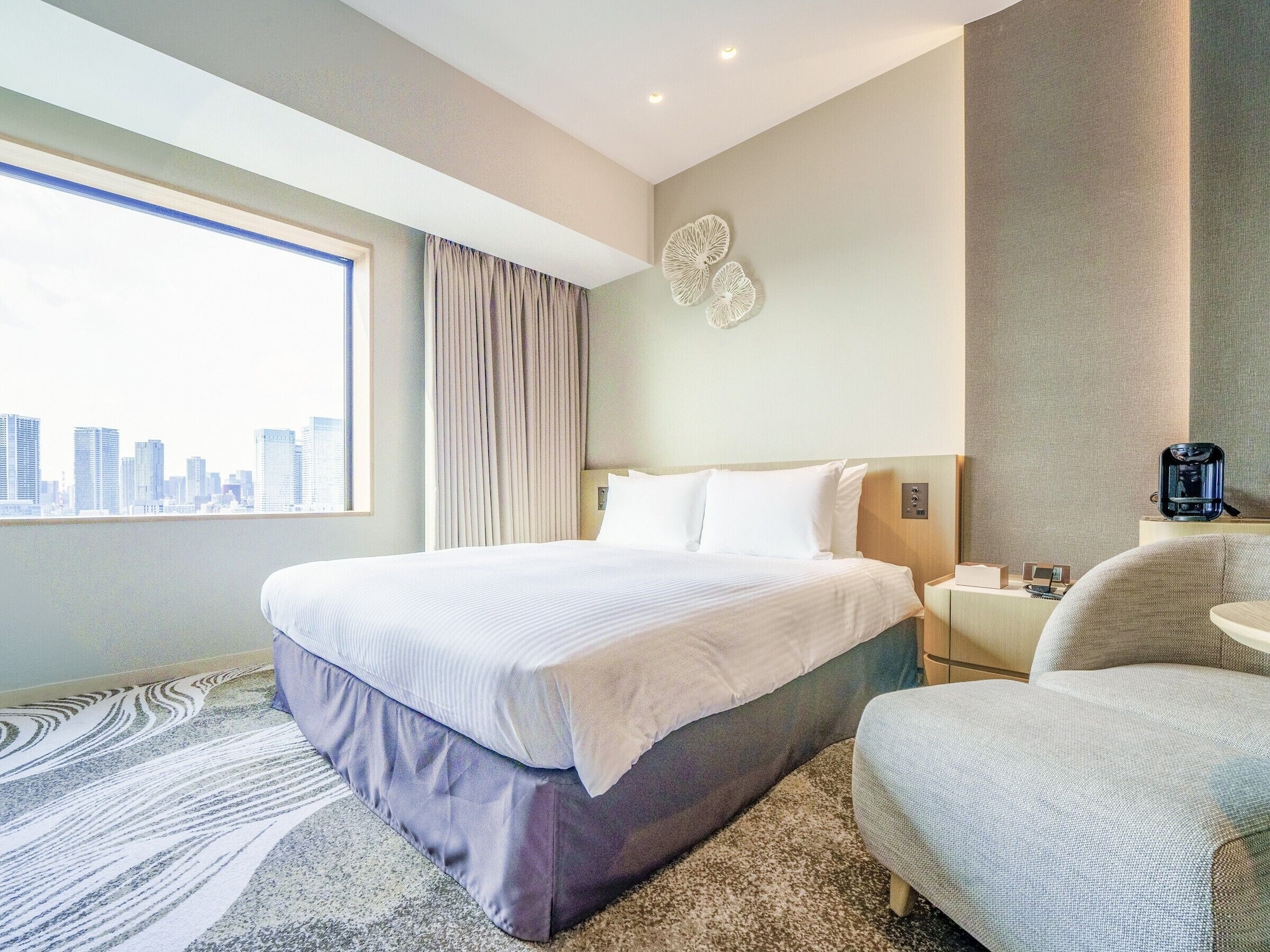PLUS, MODERATE, QUEEN BED, HIGH FLOOR