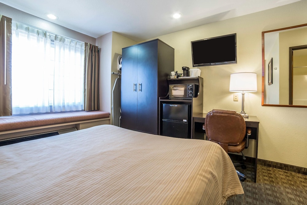 Quality Inn and Suites Elko 12/36