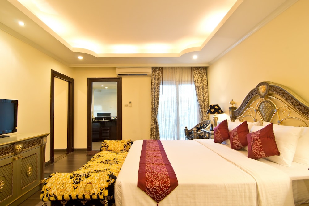 VERSACE SUITE