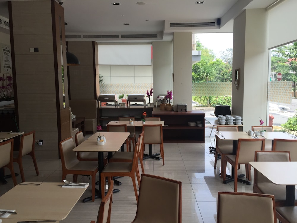 C Haya Hotel 33/44