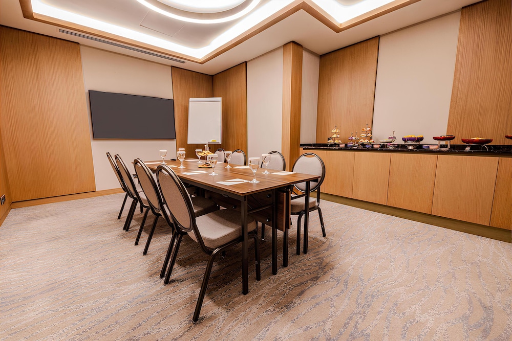 Radisson Hotel Istanbul Merter 40/48