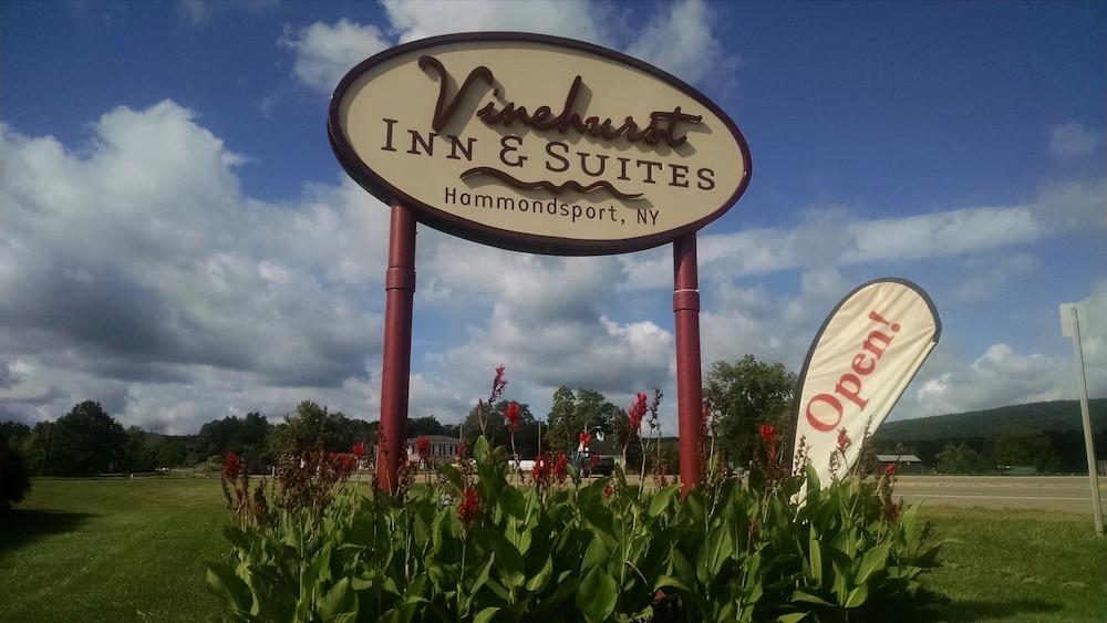 Vinehurst Inn And Suites 53/58