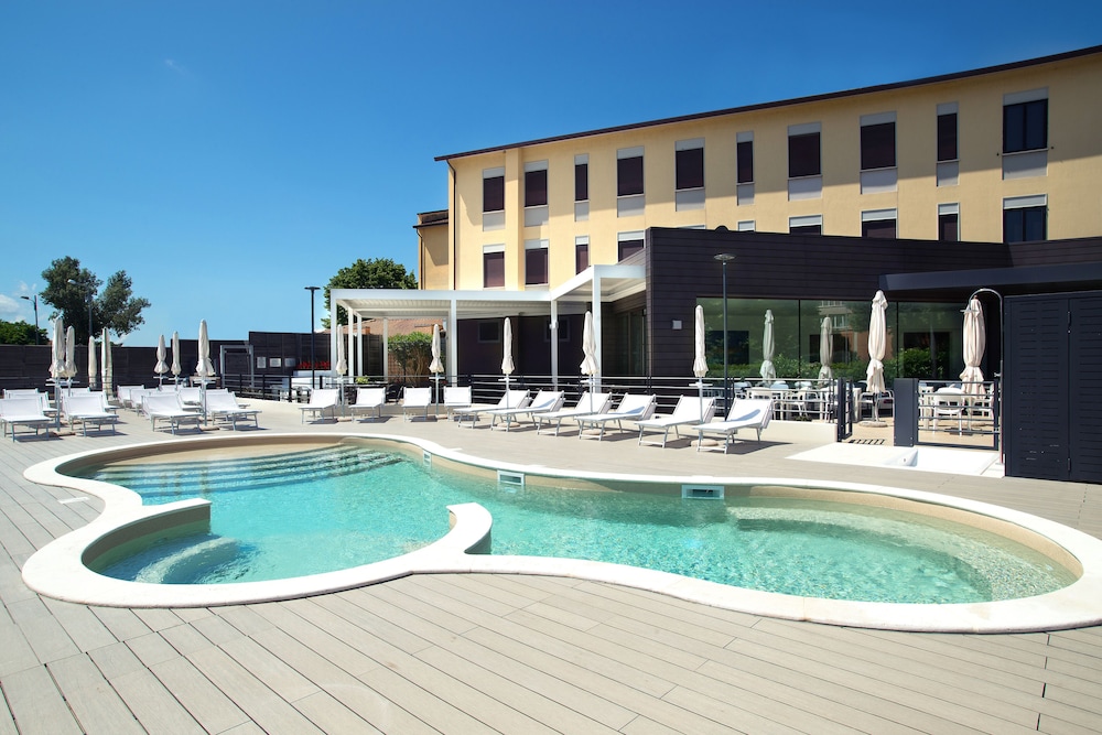 Hotel Ristorante Dante 42/50