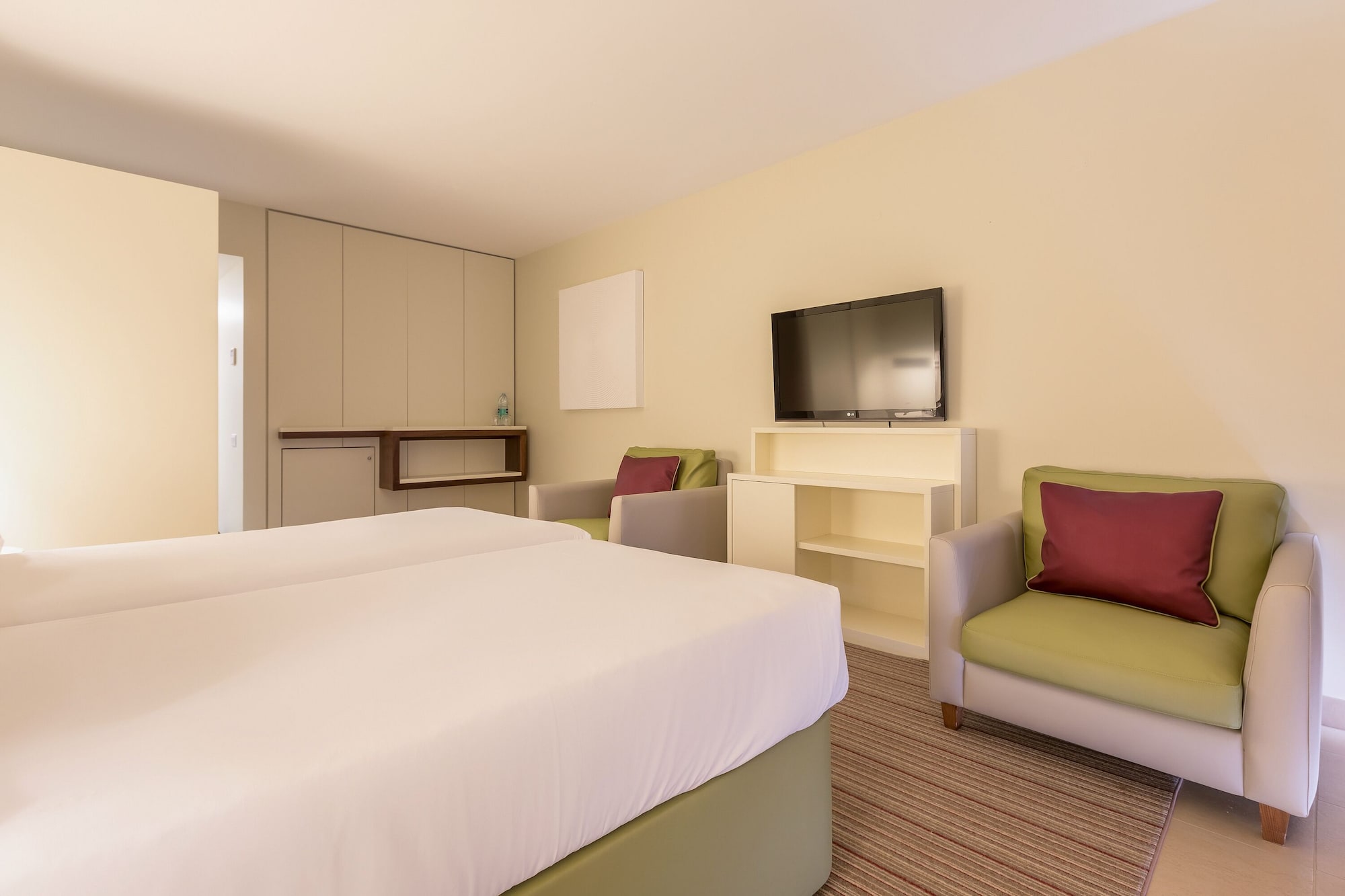 Family, Double and Twin Beds