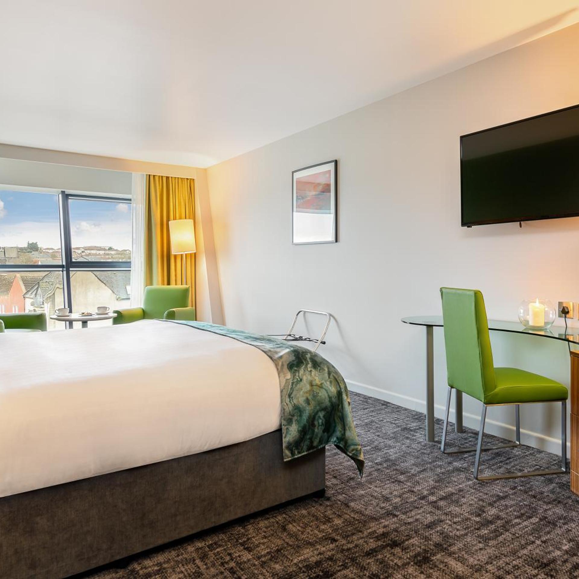 Deluxe, Double Bed, River View, Glasshouse Hotel 3/9