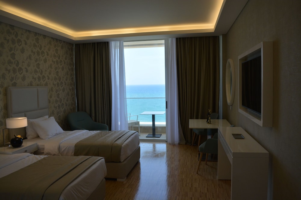 Lancaster Eden Bay Hotel, Beirut 24/65