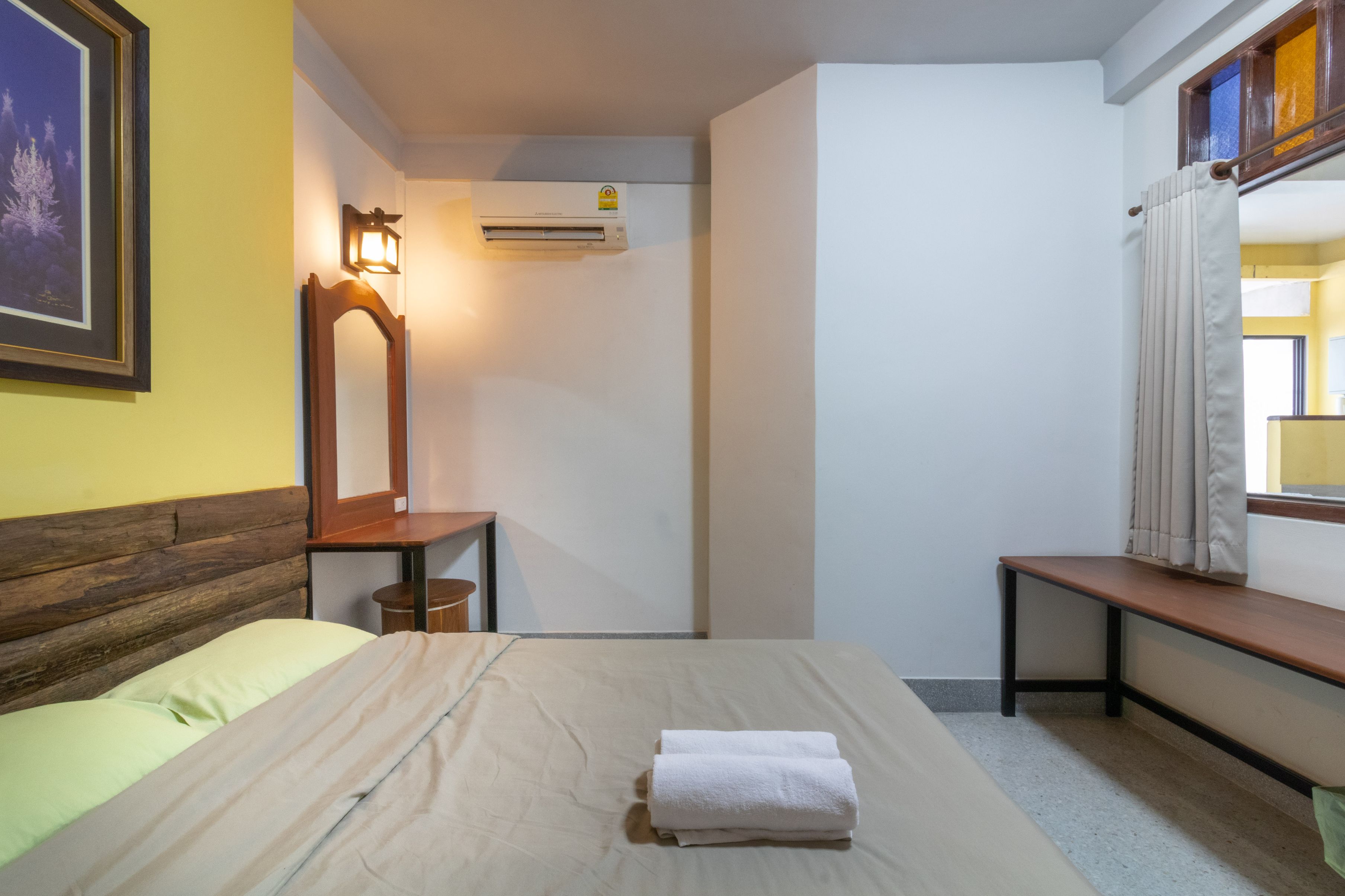 Banthat Thong Hostel 12/35