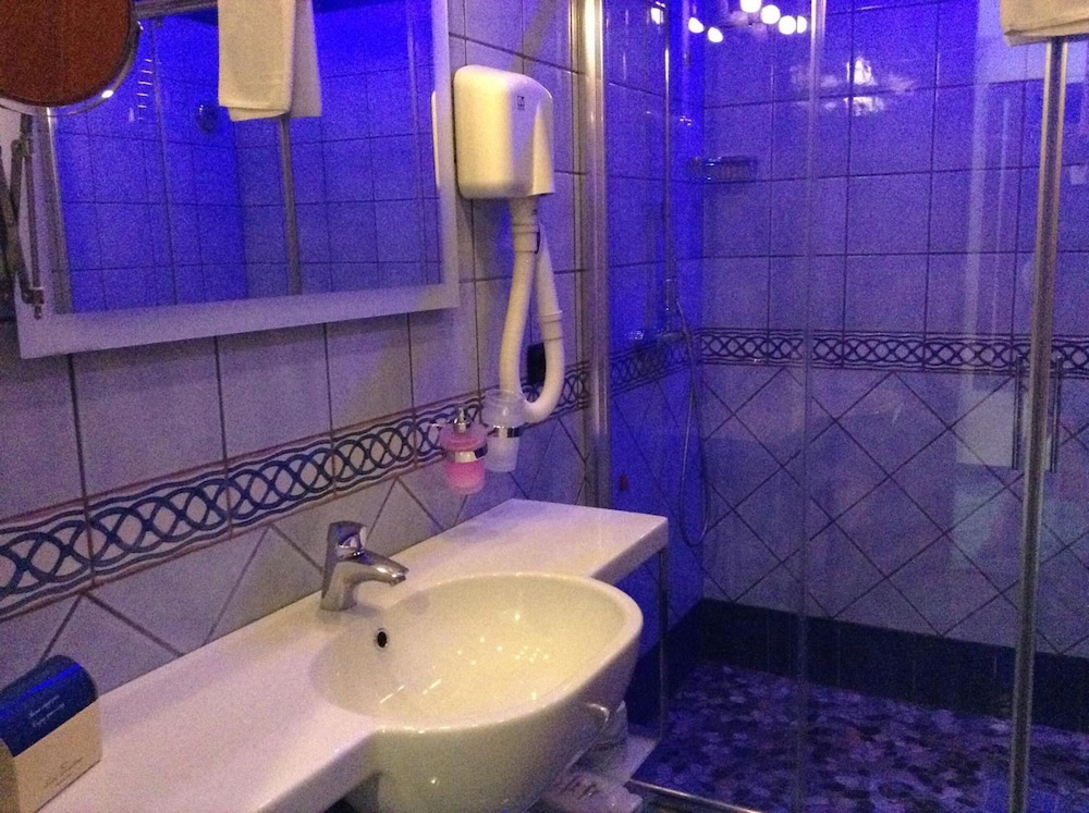 HOTEL FLORIDIANA 59/63