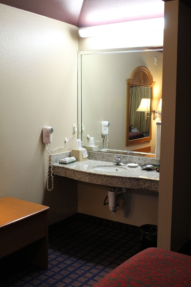 Sapphire Inn Suites 50/58