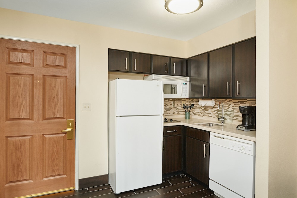 Staybridge Suites Chicago Glenview 19/58