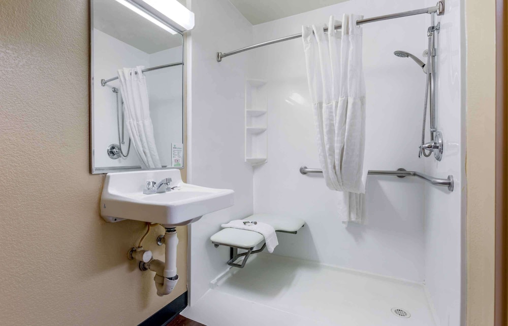 Extended Stay America Suites Phoenix Airport 36/37