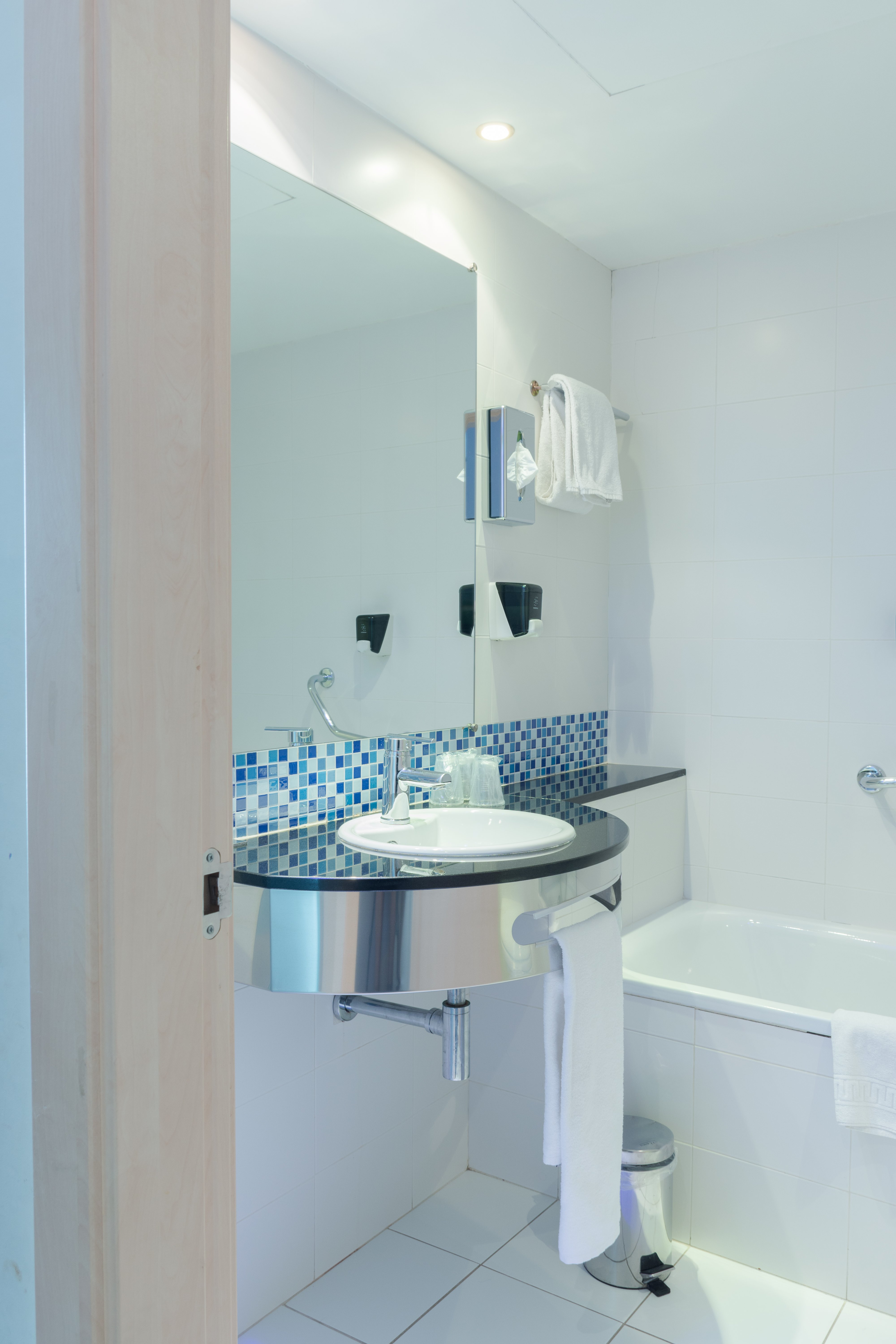 غرفة بسرير مزدوج مع أريكة، Holiday Inn Express Madrid - Leganes 3/3