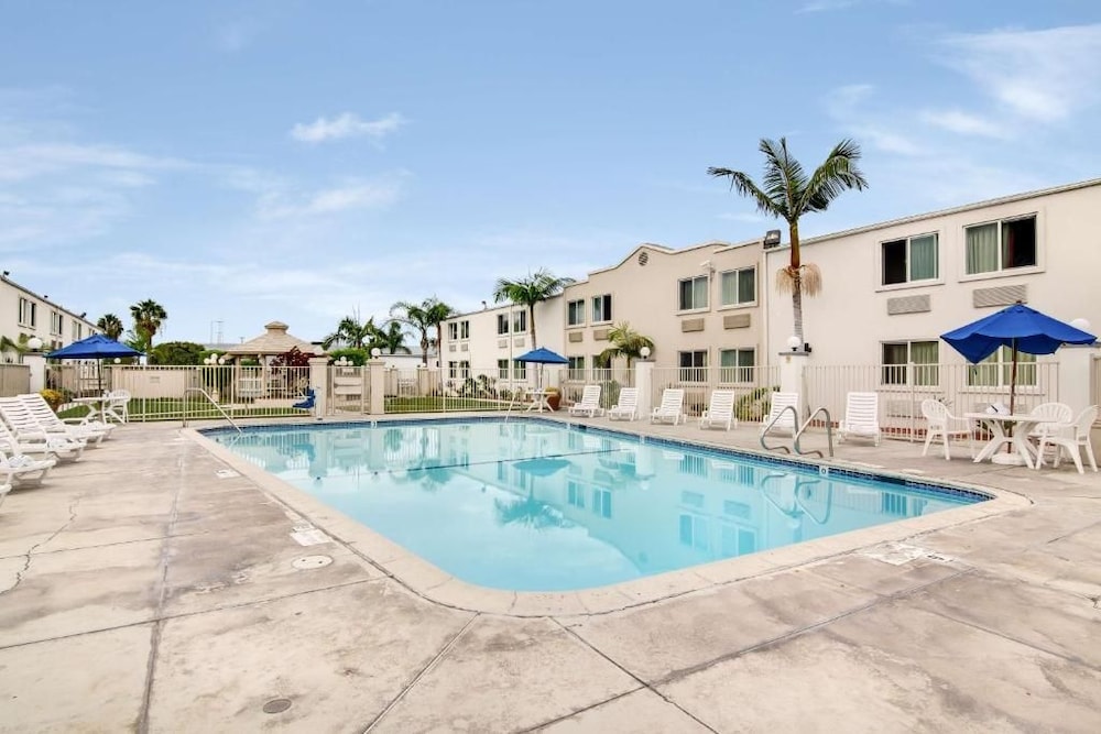 Motel6 Carson, CA 54/59