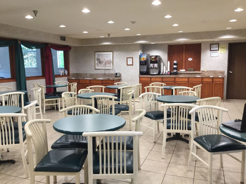 Americas Best Value Inn Suites St Charles St Louis 24/31