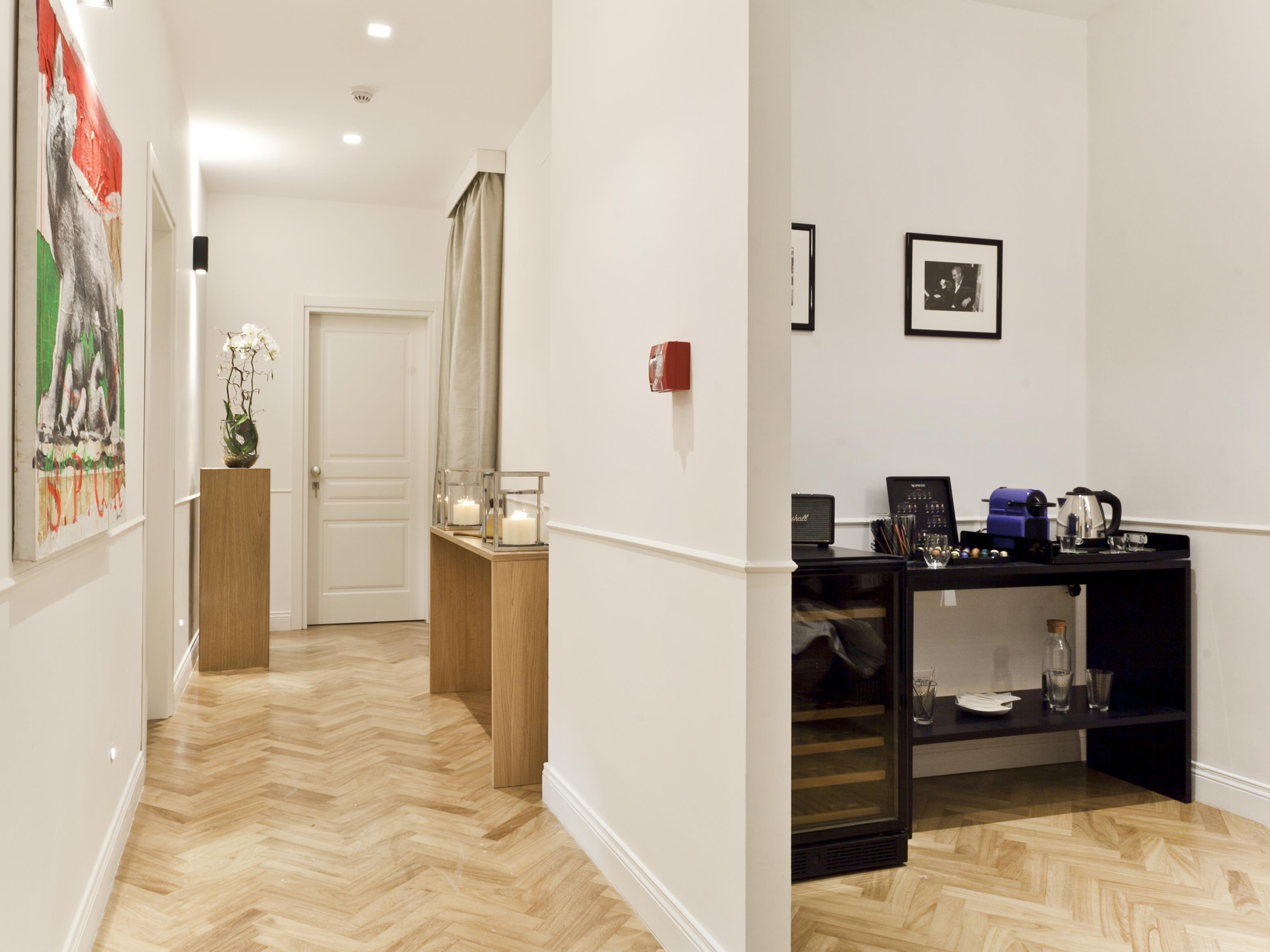 VANITY HOTEL 5/52