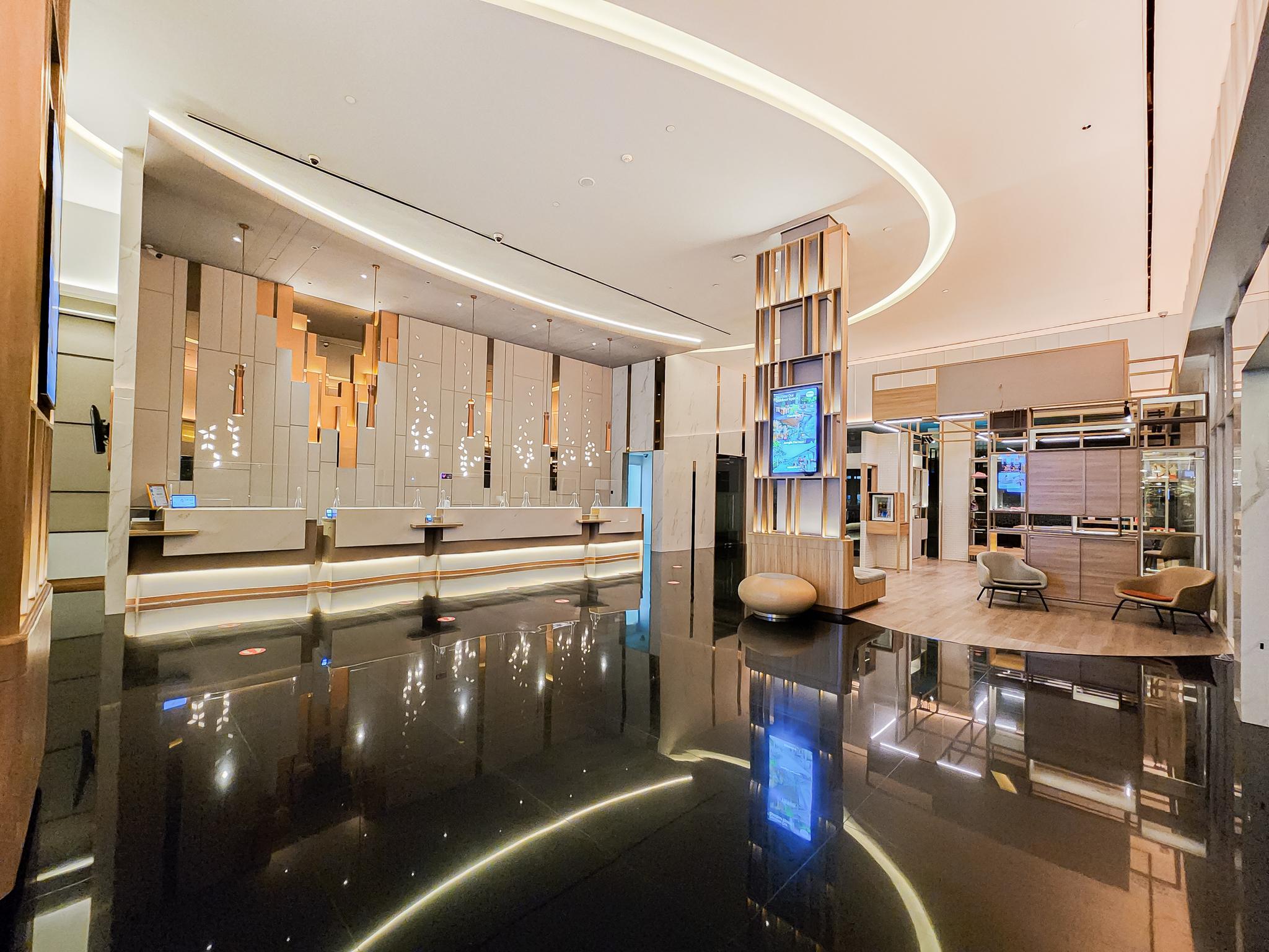 Lobby at Harris Hotel Conventions Kelapa Gading, JAKARTA