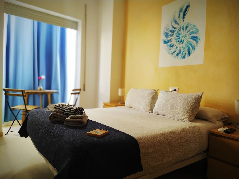ROOM, DOUBLE BED