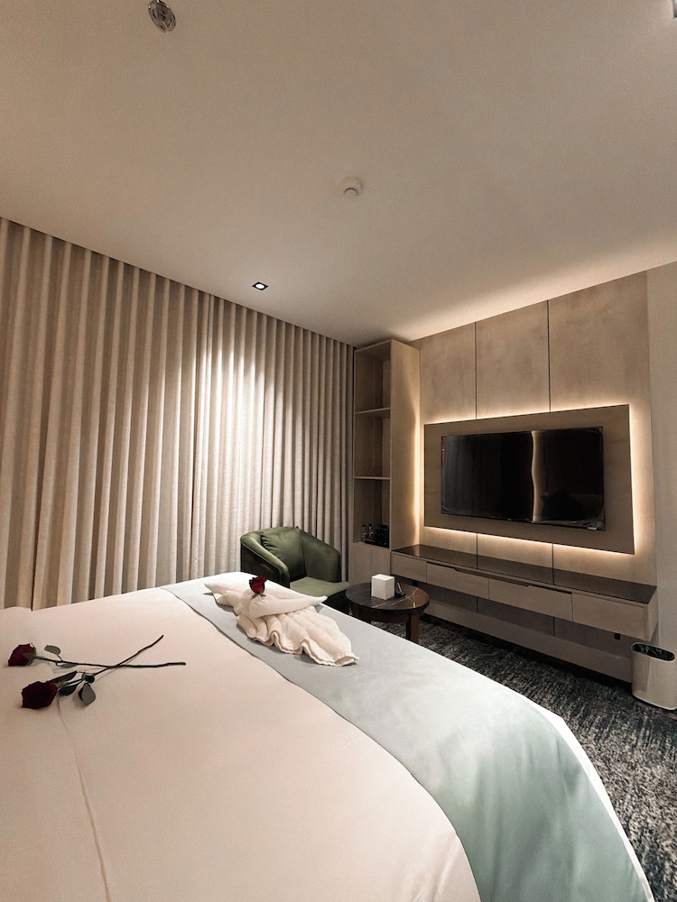 Rose Garden Hotel 32/50